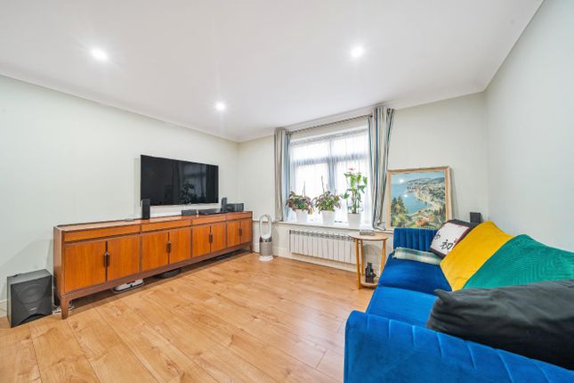 Bridgewater Square, Clerkenwell... 2 bed flat for sale