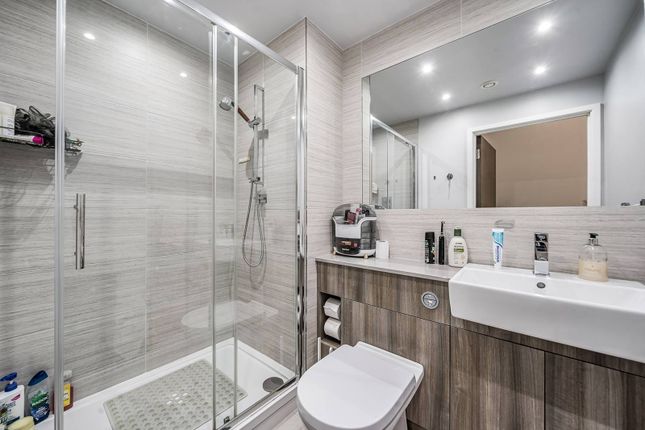 Boulevard Drive, Colindale, London, NW9 2 bed flat for sale