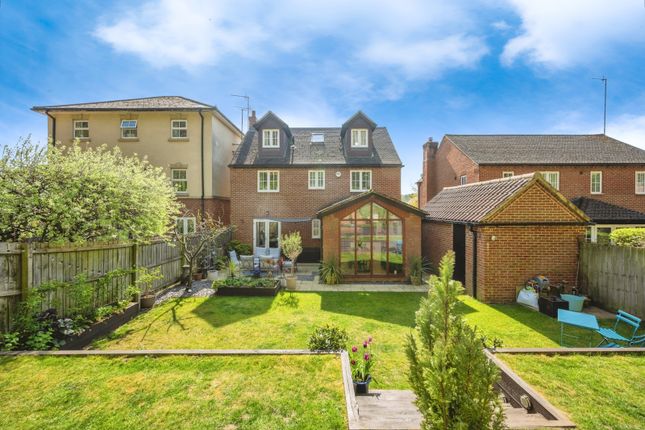 5 bed detached house