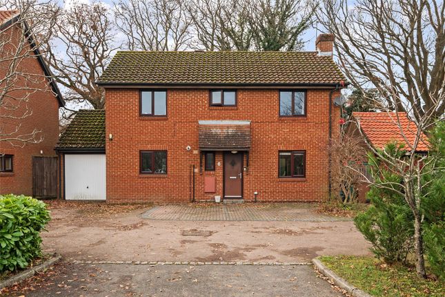 Wheatfield Way, Surrey RH6 4 bed detached house for sale