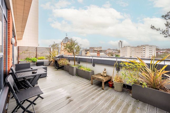 Wick Tower, Woolwich, London, SE18 2 bed flat for sale