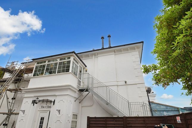 Dawlish EX7 3 bed flat for sale