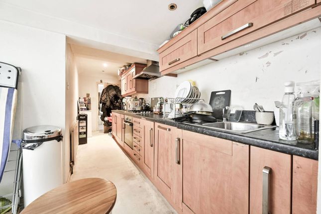 Gayford Road, Wendell Park, London, W12 1 bed flat for sale