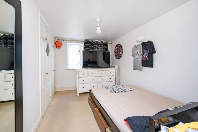 Westport Street, Limehouse, London, E1 1 bed flat for sale