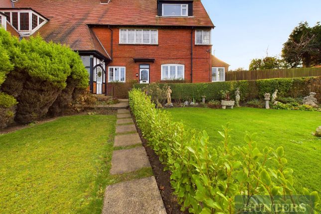 Holbeck Hill, Scarborough 2 bed flat for sale