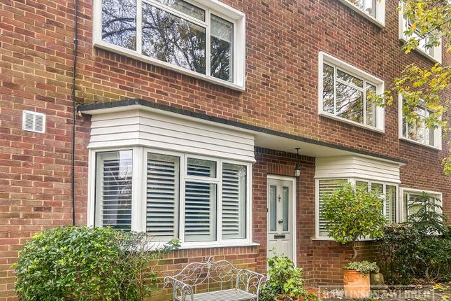 Bridge Road, East Molesey KT8 2 bed apartment for sale