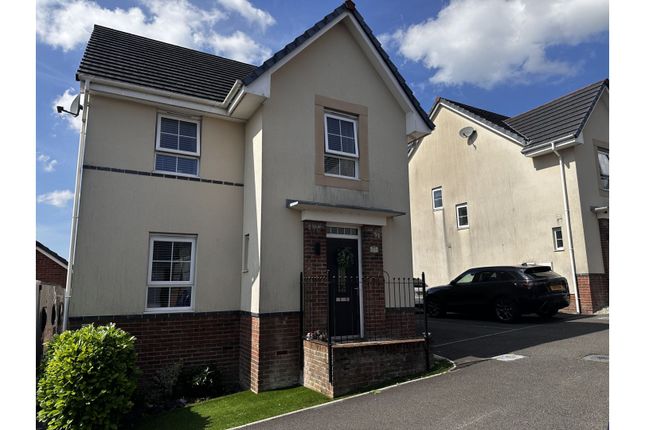 4 bed detached house