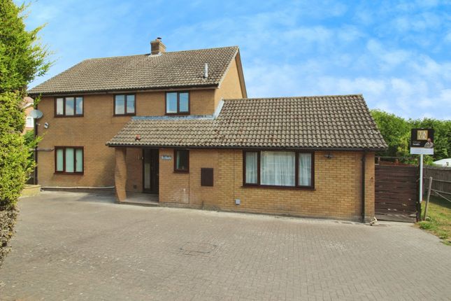 4 bed detached house