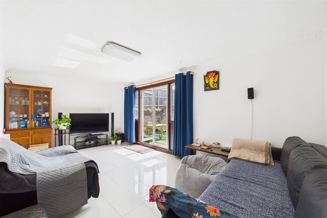 3 bed end terrace house