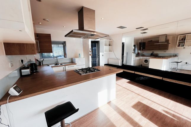 2 bed flat