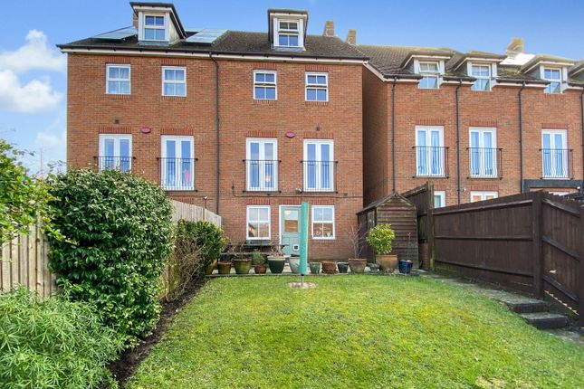 Bluebell Road, Ashford TN23 6 bed semi