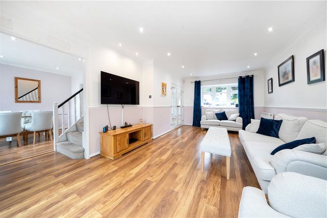 Vivian Close, Watford, Hertfordshire 3 bed detached house for sale