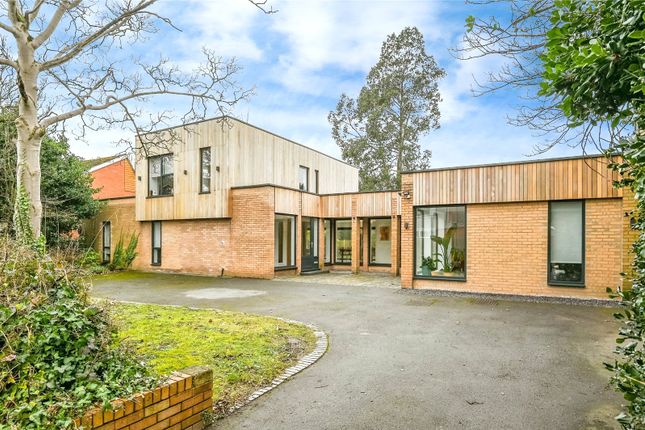 5 bed detached house
