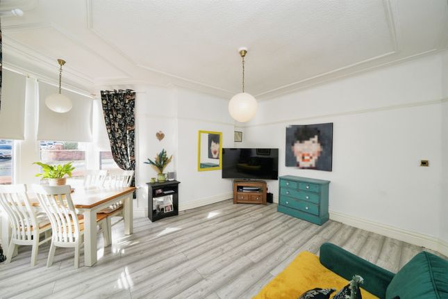 6 bedroom semi-detached house for sale