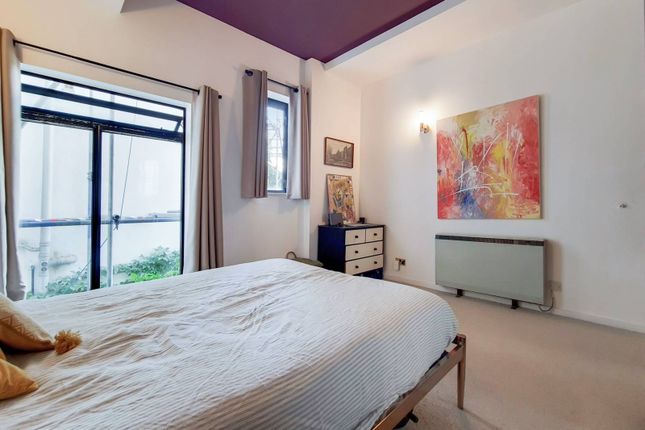 Jedburgh Road, Plaistow, London, E13 2 bed flat for sale