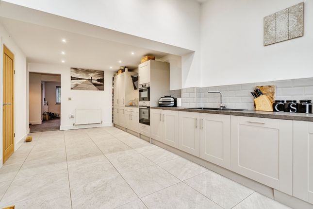 2 bedroom mews property for sale