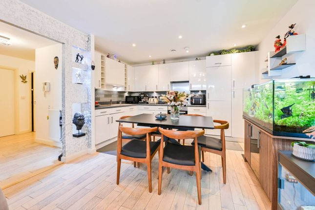 Chadwick House, Battersea, London, SW11 2 bed flat for sale