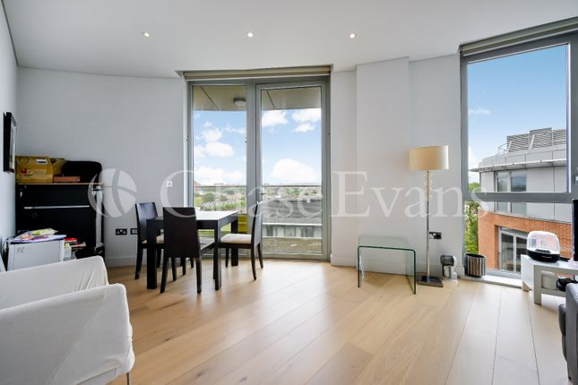 Plaza Gardens, Putney, London, SW15 2 bed flat for sale