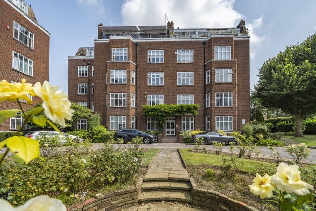 Putney Hill, Putney, SW15 3 bed apartment for sale