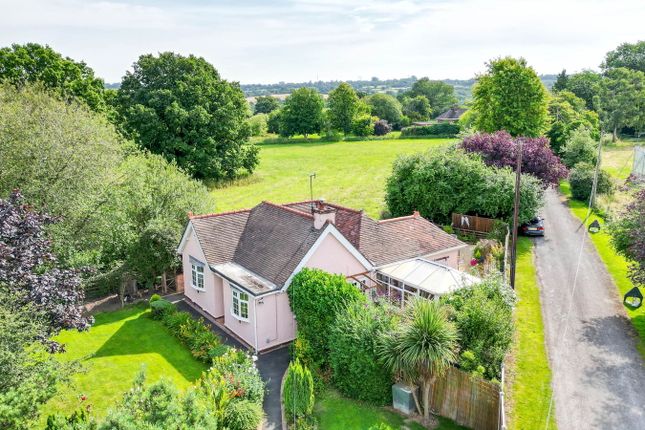 Bromsgrove Road, Hunnington... 3 bed detached bungalow for sale