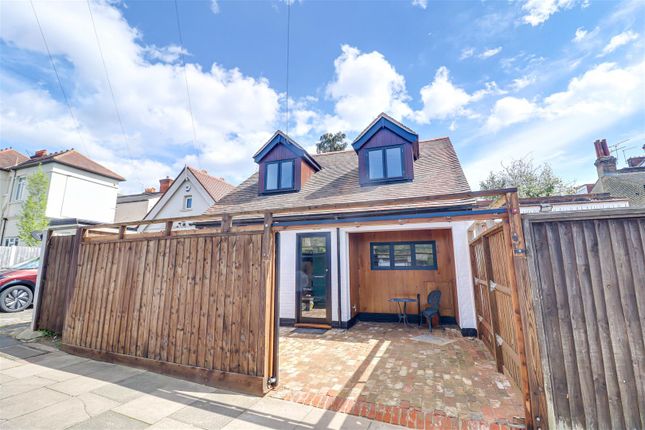 2 bedroom detached house for sale