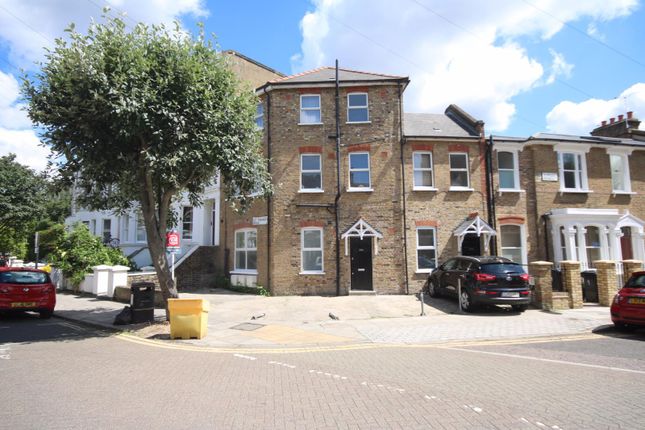 St. Thomas's Road, London 2 bed flat for sale
