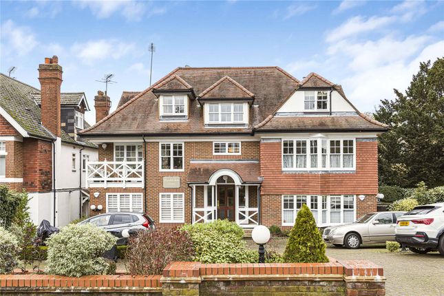 Crescent East, Hadley Wood, EN4 3 bed penthouse for sale