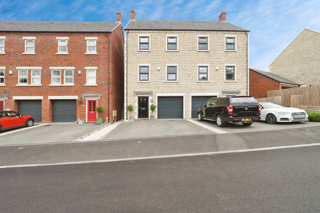 3 bedroom town house for sale