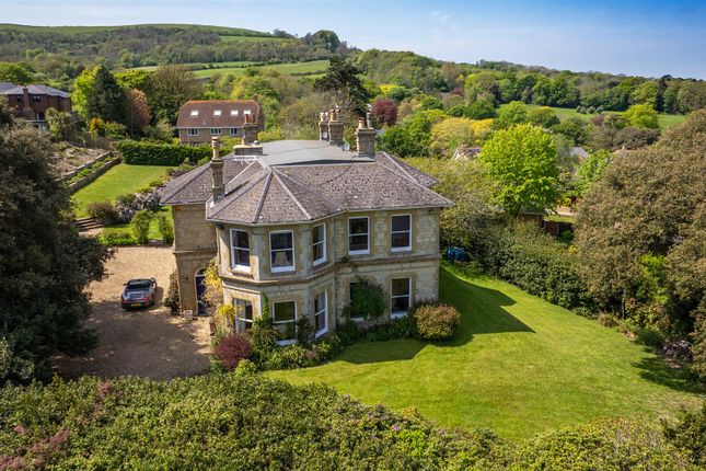 8 bed detached house