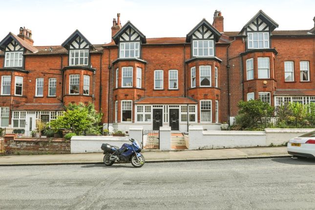 5 bed terraced house