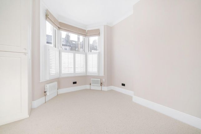Amies Street, SW11 3 bed flat for sale