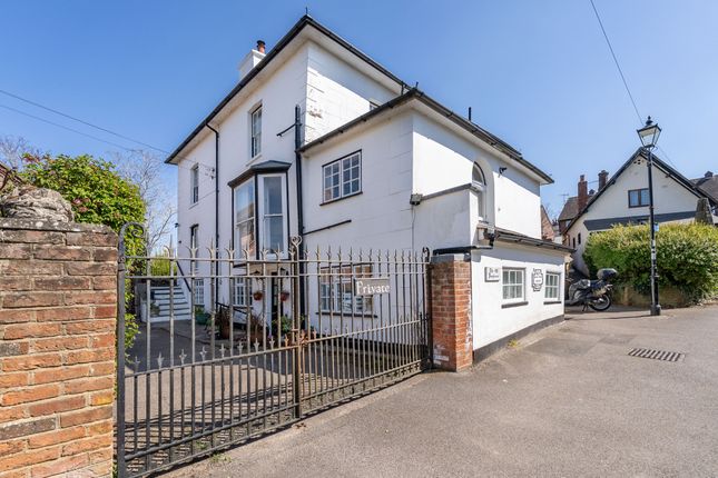 Archway Place, Dorking 2 bed ground floor flat for sale