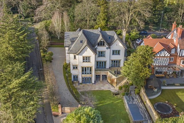 6 bed detached house