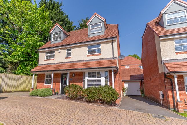 5 bed detached house