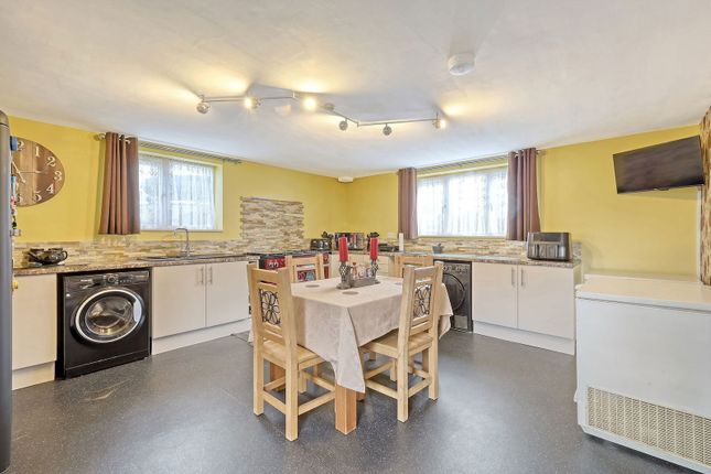 Milburn Crescent, Chelmsford CM1 4 bed end of terrace house for sale