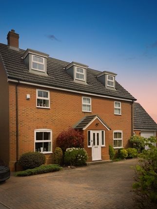 6 bedroom detached house for sale