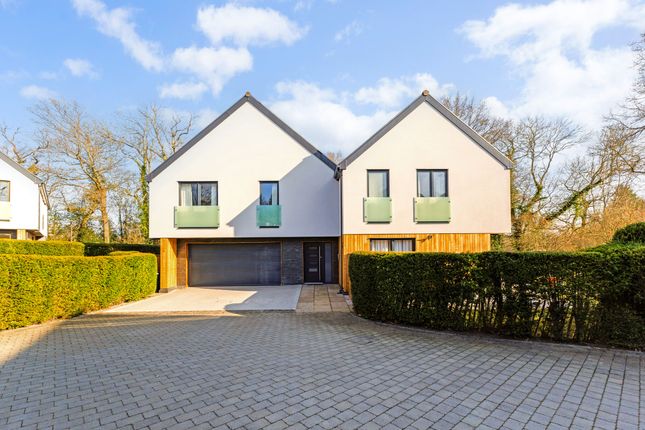6 bed detached house