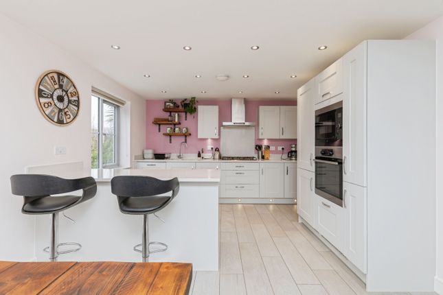 4 bed detached house