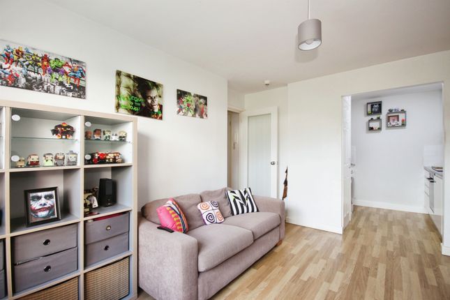 1 bedroom ground floor flat for sale