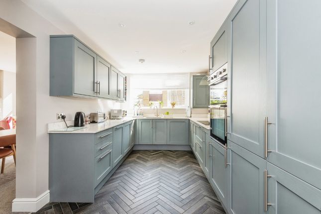 3 bedroom flat for sale