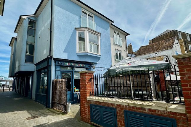 Beach Street, Deal, Kent, CT14 2 bed apartment for sale