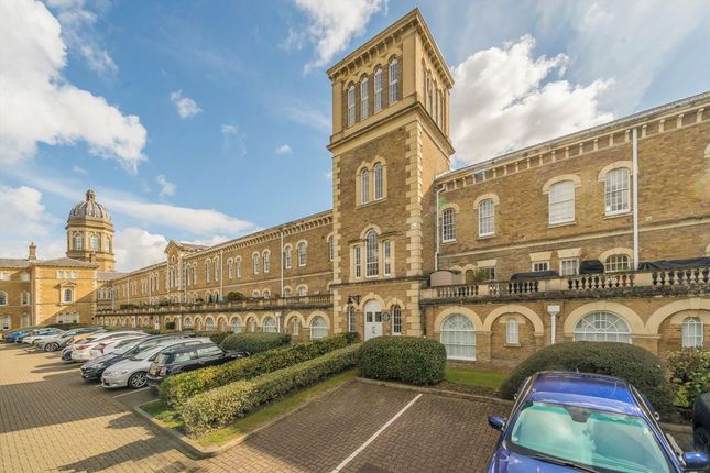 Royal Drive, London N11 2 bed flat for sale