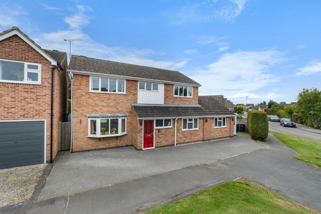 6 bed detached house