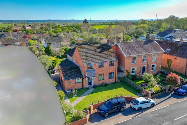4 bed detached house