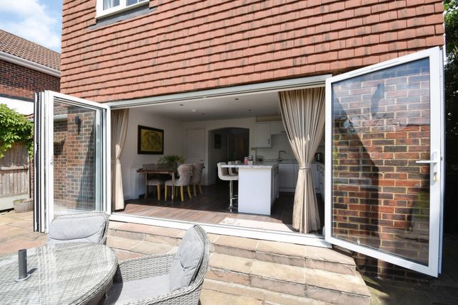 4 bedroom link detached house for sale