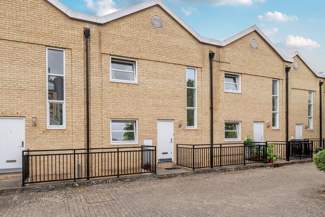3 bedroom maisonette for sale