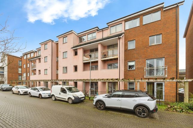 Drummond Grove, Ashford, TN24 0 2 bed flat for sale