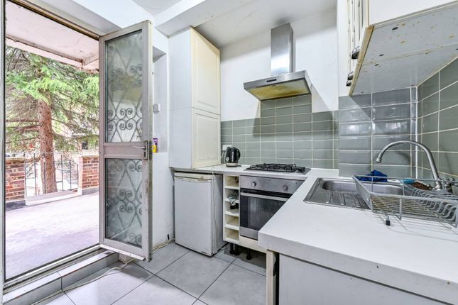 Green Lanes, Finsbury Park, London, N4 3 bed flat for sale