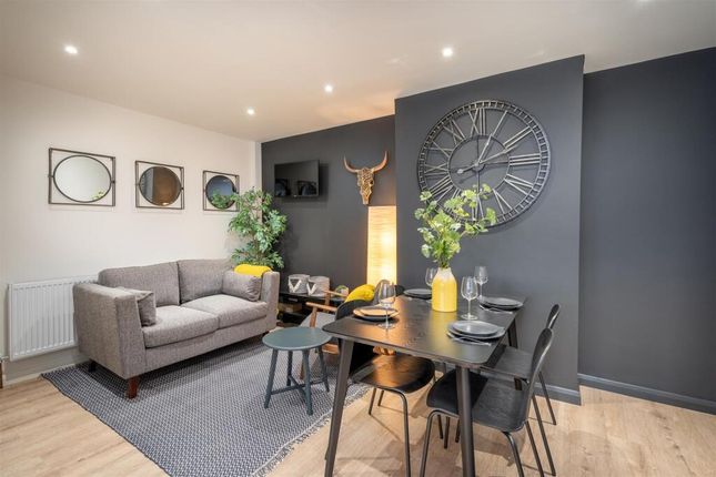 6 bedroom semi-detached house for sale