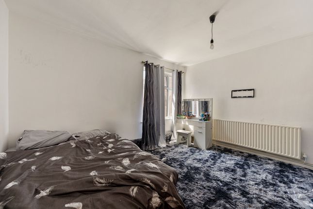 Cockfosters Road, Barnet, EN4 3 bed flat for sale